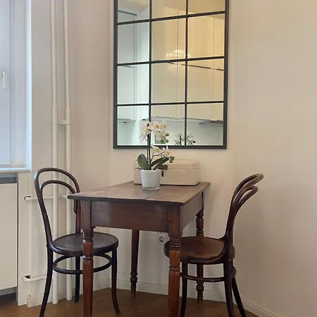 Fantastic In Prime Location - Center West *