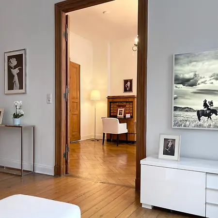 Fantastic In Prime Location - Center West Apartment