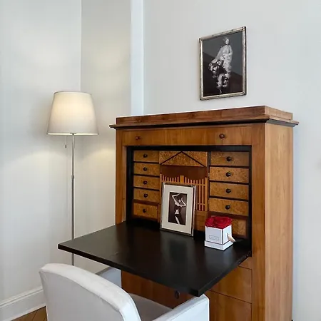 Fantastic In Prime Location - Center West *