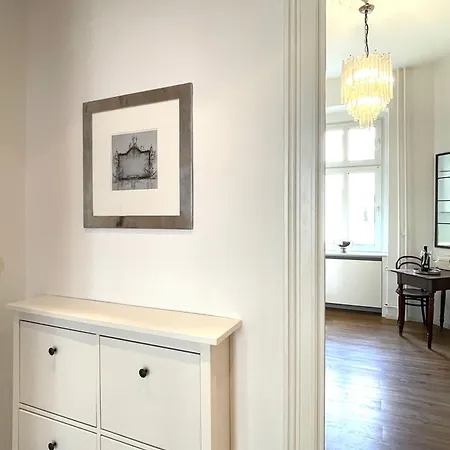 Fantastic In Prime Location - Center West Apartment
