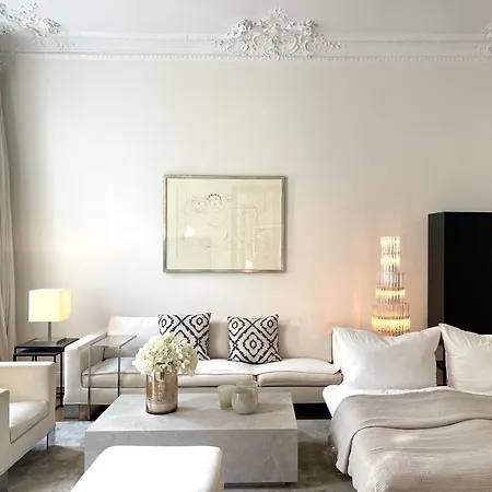 Fantastic In Prime Location - Center West