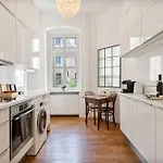 120 Sqm Historic Design Apartment Savignyplatz Near Ku'Damm