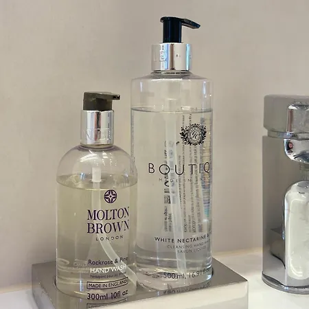 Fantastic In Prime Location - Center West Lejlighed *