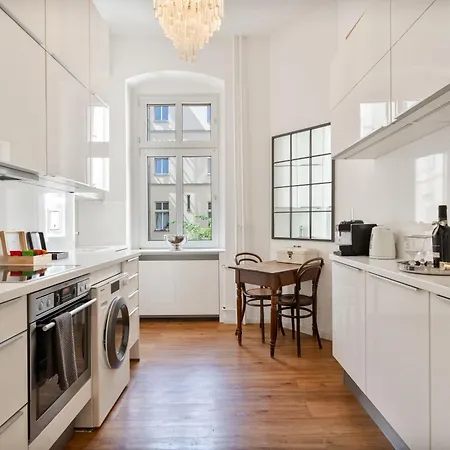 Fantastic In Prime Location - Center West