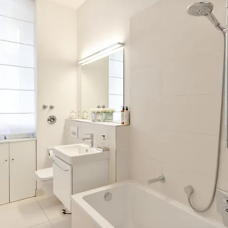 Fantastic In Prime Location - Center West Lejlighed