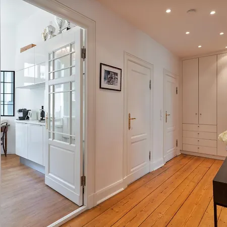 120 Sqm Historic Design Savignyplatz Near Ku'damm