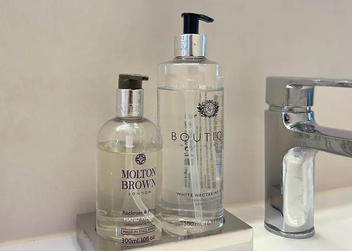 Fantastic In Prime Location - Center West شقة *