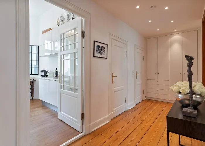 Fantastic In Prime Location - Center West